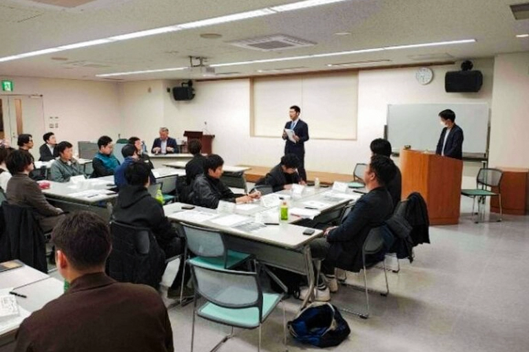他社の成功・失敗事例から経営のヒントを得る